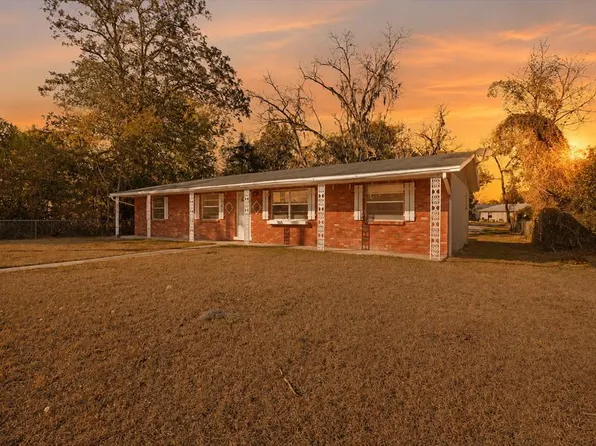 521 NE First Ave, Trenton, FL 32693