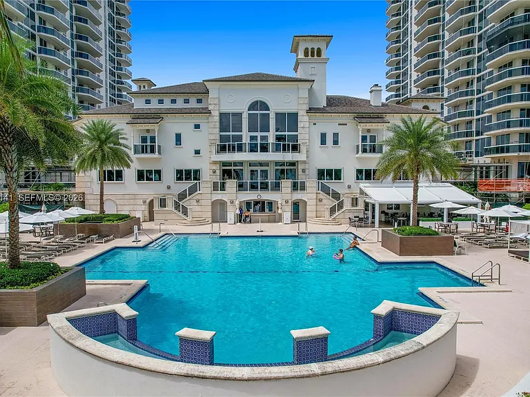 4775 Collins Ave #1806 — Photo 45