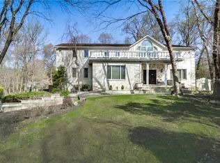 20 Wallenberg Cir, Monsey, NY 10952