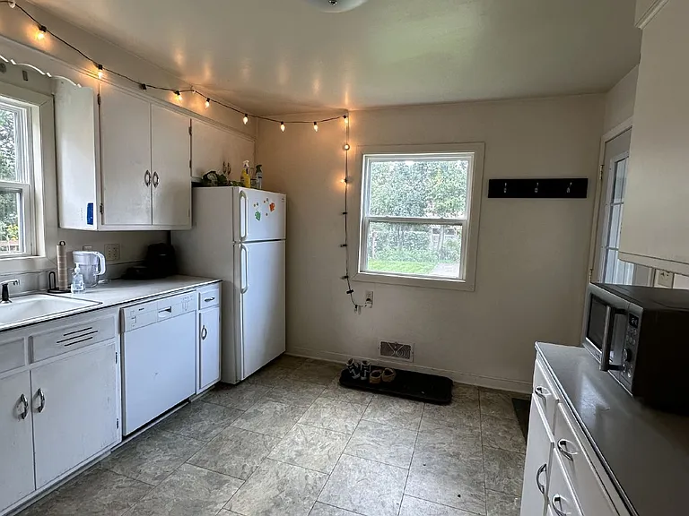 217 Lake St — Photo 8