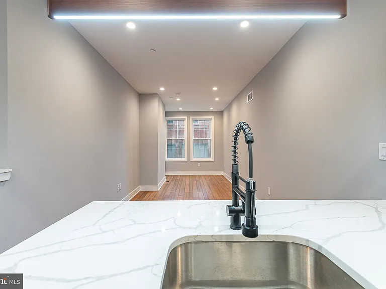 2821 Livingston St #1 — Photo 5