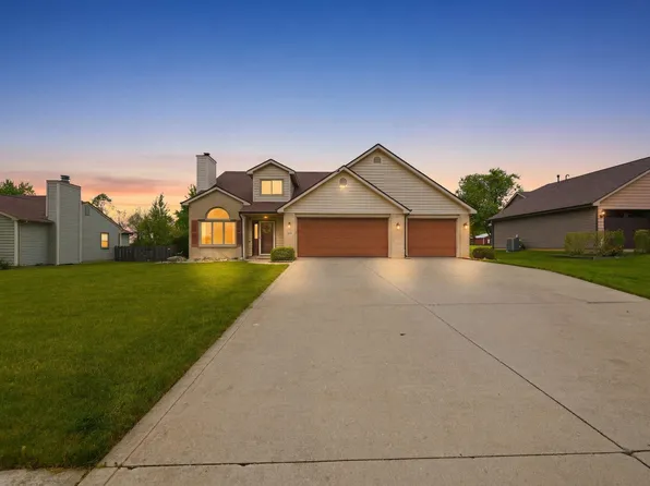 204 Hillside Pl, Auburn, IN 46706