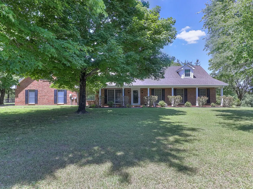 2303 Friendship Dr