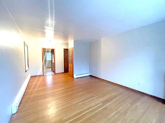 3rd image of 850 Wright Ave