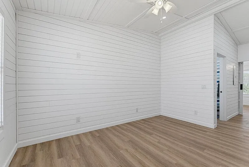 1 bed, 1.0 bath, 364 sqft, $975 — Photo 2