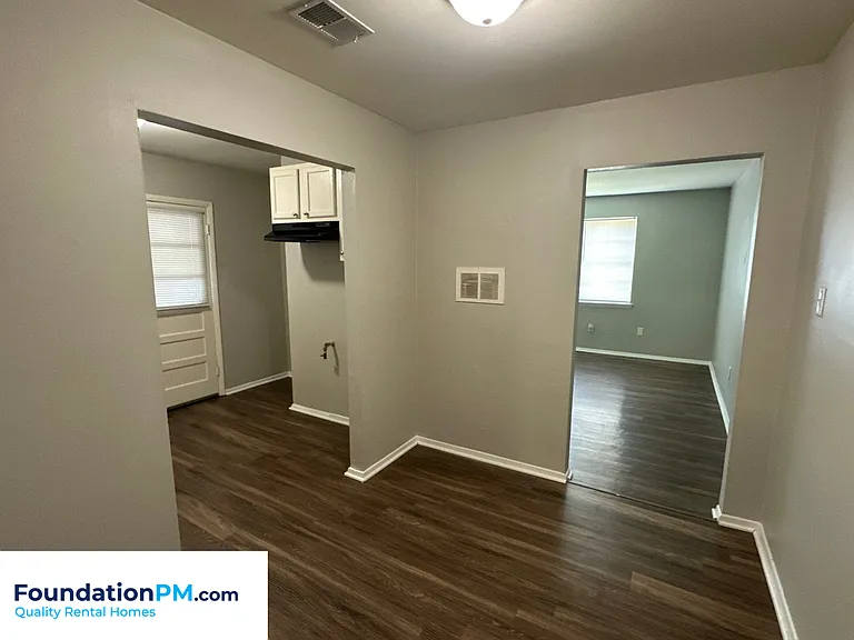 1056 Hudson St #1 — Photo 5
