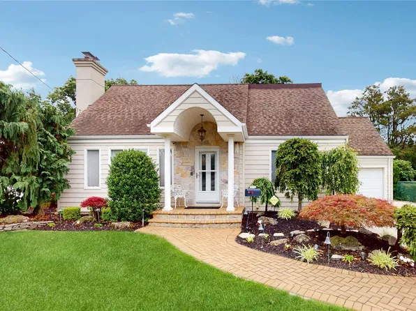 2471 Foxdale Avenue, Oceanside, NY 11572