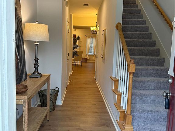 4th image of 110 Frances Ln