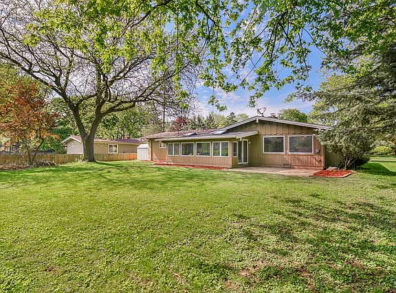 2nd image of 208 Sharon Ln