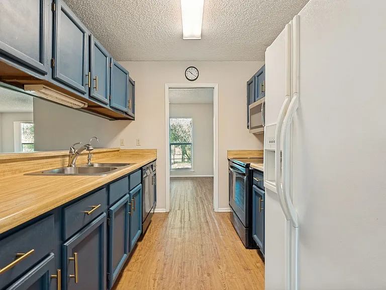 16006 Eagleway St — Photo 7