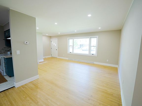 2nd image of 613 Chestnut St