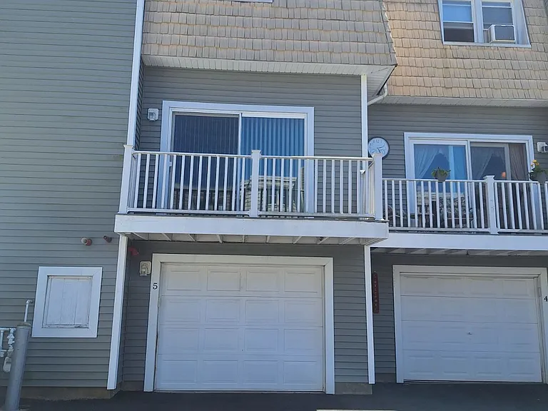 Private garage and deck