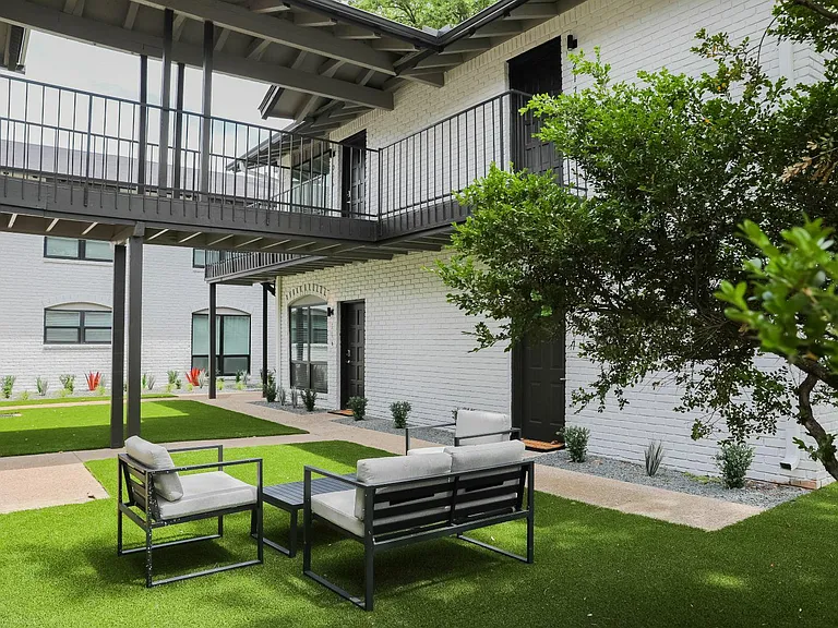 Villas on Gilbert — Photo 10