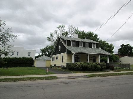 1st image of 808 Ford St