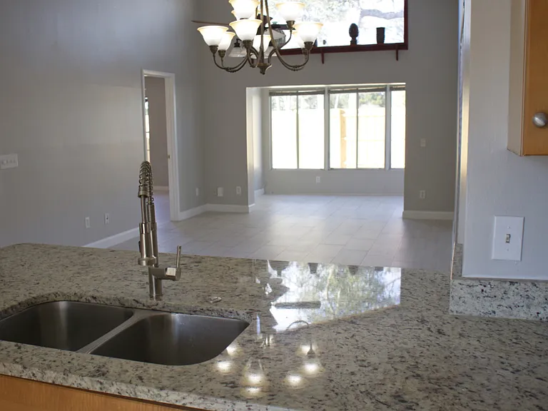 1233 Crossfield Dr — Photo 6
