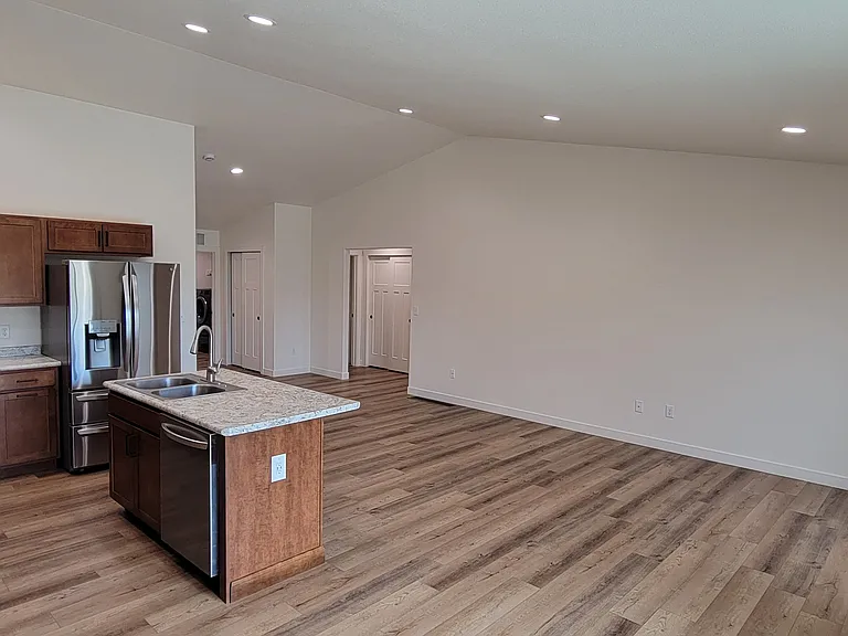 246 W Kyle Dr — Photo 7