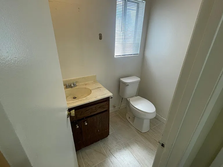 121 N Poplar Ave #C — Photo 6