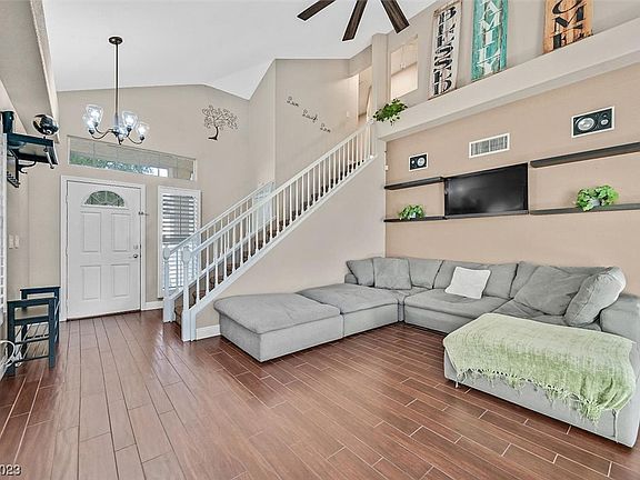 3rd image of 3113 N Saint Tropez St