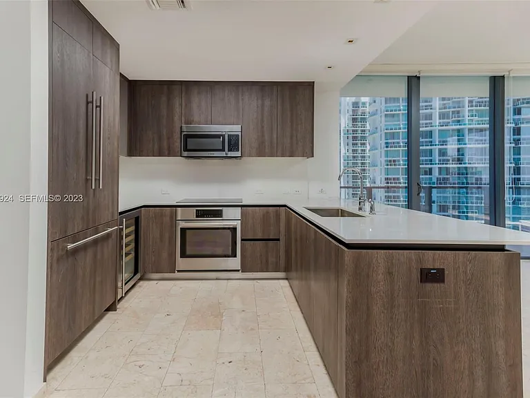 68 SE 6th St #1311 — Photo 13