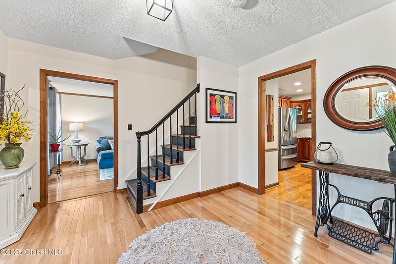 4th image of 6 Iroquois Drive