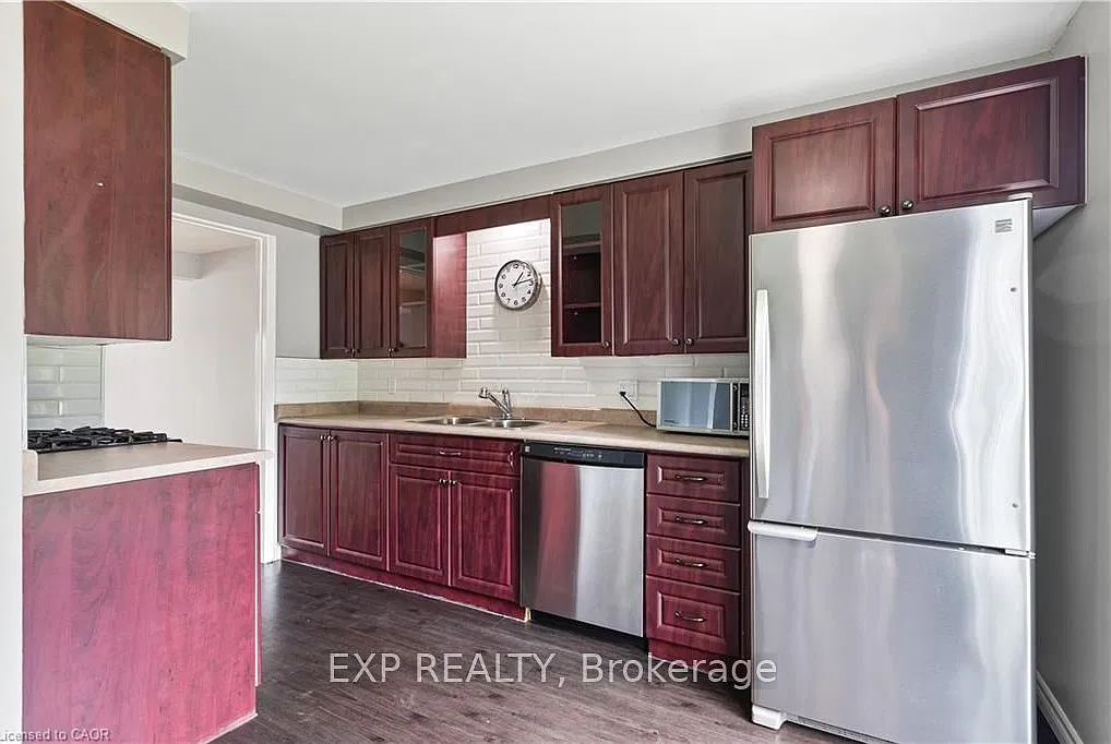 4 bed, $2,600 — Photo 4