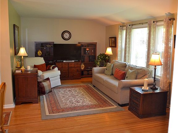 2nd image of 833 Dewitt Rd