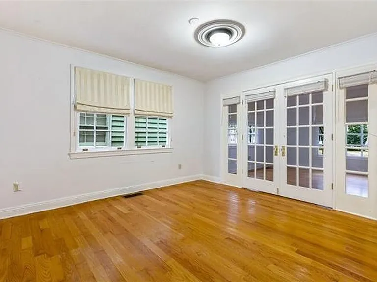 2330 Palmer Ave — Photo 10