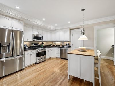 578 E Broadway APT 1, South Boston, MA, 02127