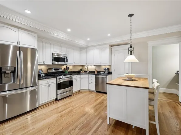 578 E Broadway APT 1, South Boston, MA 02127