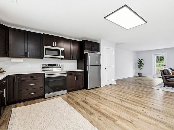 4th image of 8 Robin Hood Rd