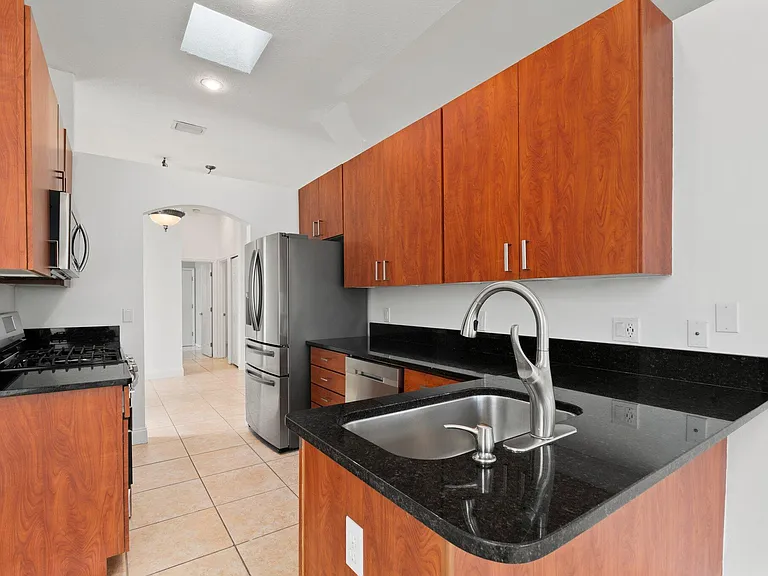 435 SW Jefferson Cir — Photo 17
