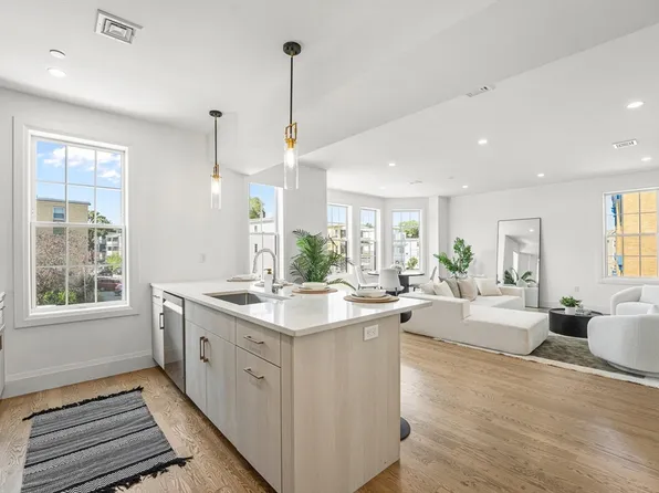 808 Morton St #3, Mattapan, MA 02126