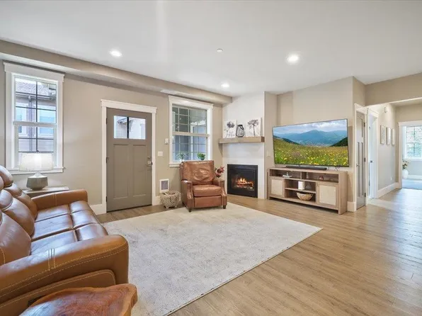 24481 E Pinnacle Ct Unit D, Liberty Lake, WA 99019