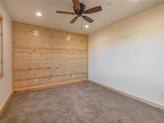 4th image of 824 Pinon Ln