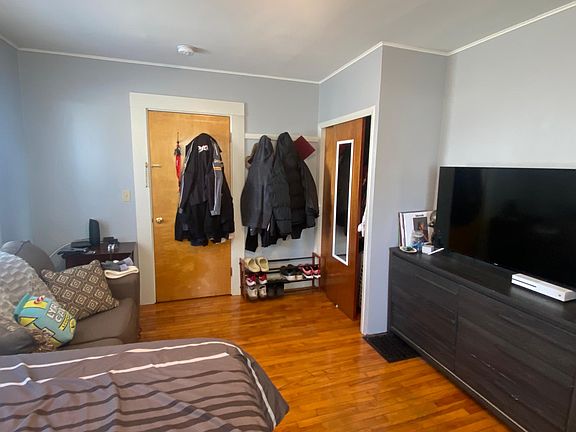bedroom/living room