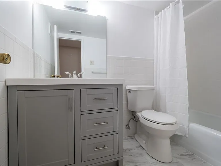 1005 Woodrow Ave #2C — Photo 17