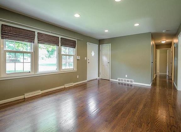 3rd image of 5601 W 103rd St
