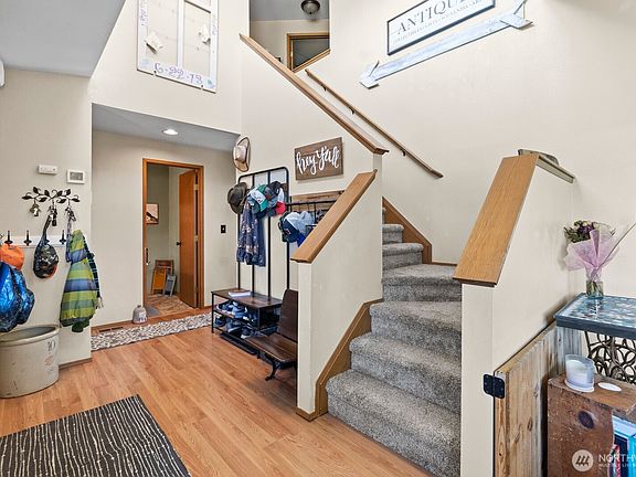 4th image of 11420 232nd Avenue Ct E