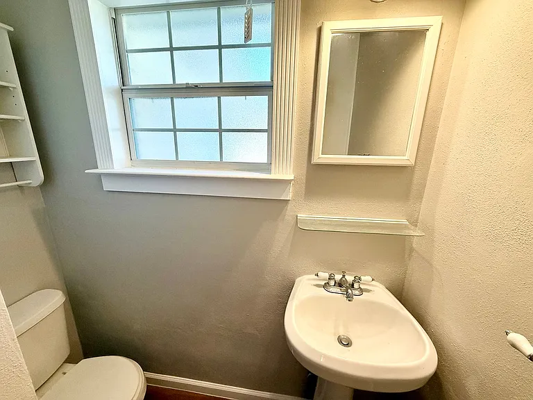207 Estates Dr — Photo 15