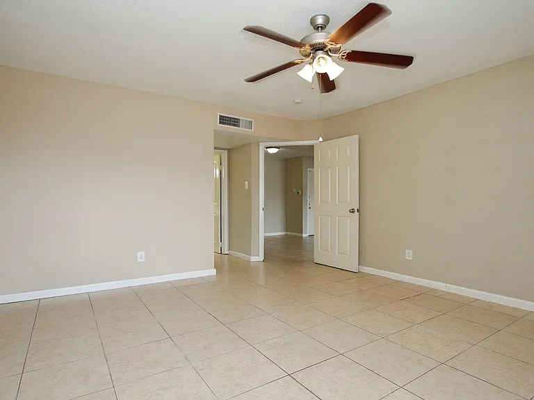 2822 S Bartell Dr #6 — Photo 20