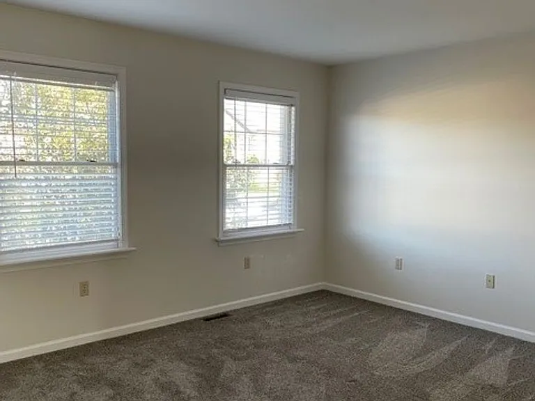 4163 Kittatinny Dr — Photo 9