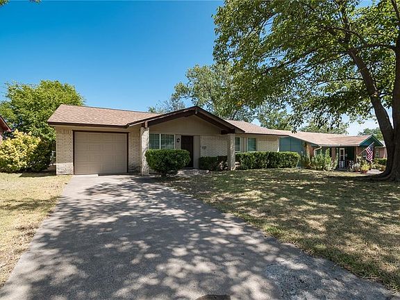 3rd image of 323 Linkcrest Dr