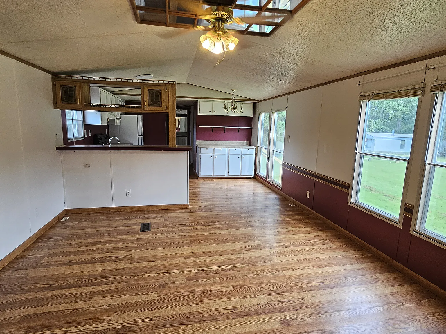 3 bed, 924 sqft, $1,100 — Photo 3