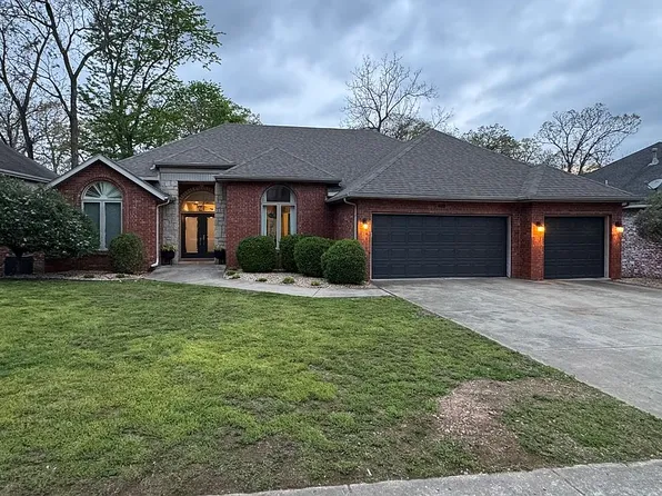 1955 S Pin Oak Dr, Springfield, MO 65809