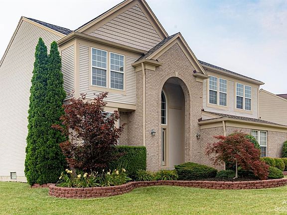 3rd image of 8296 Blue Jay Dr