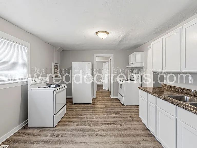 4320 E 30th St — Photo 2