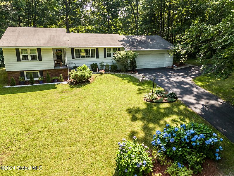 2nd image of 29 Cedarwood Drive