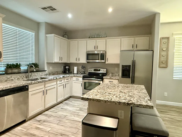 KITCHEN WITH GRANITE COUNTER TOPS AND STAINLESS STEEL APPLIANCES