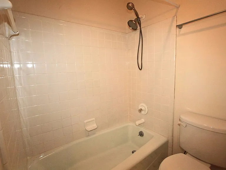 417 W 8th St #G — Photo 18