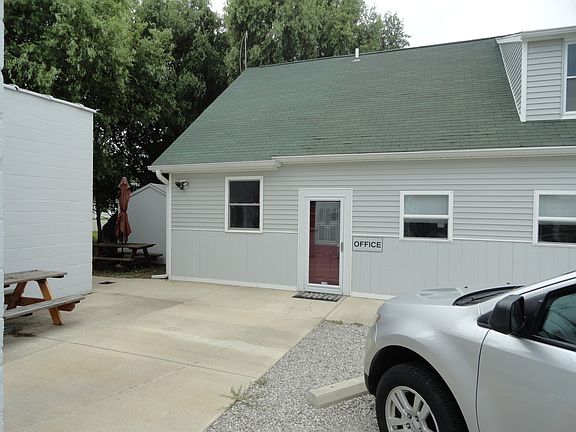5th image of 420 Carey St